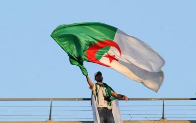 الحزب الحاكم بالجزائر يختار رسميا بوتفليقة مرشحا بانتخابات الرئاسة