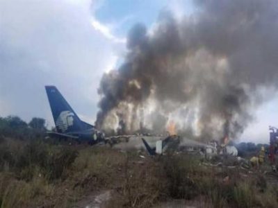 تفاصيل سقوط الطائرة المكسيكية ونجاة 103 ركاب