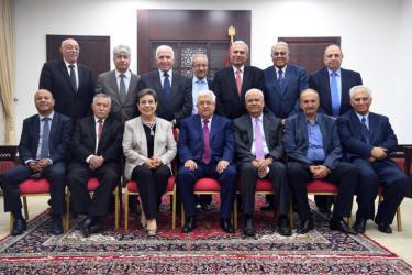 الرئيس عباس يصادق على توزيع مهام "التنفيذية"