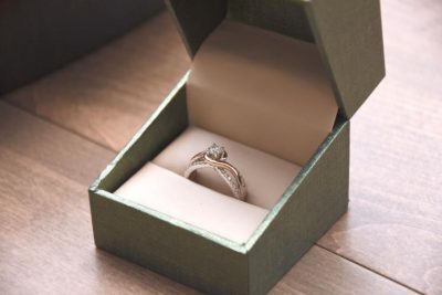 كيف تحددين مقاس خاتم الزواج المثالي؟