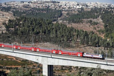إسرائيل تروج رسميا لإنشاء سكة حديد من خليج حيفا حتى الخليج العربي