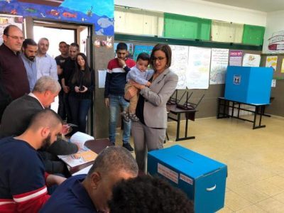 10 أيام على الانتخابات.. استطلاع جديد ومعضلات تواجه الأحزاب الإسرائيلية