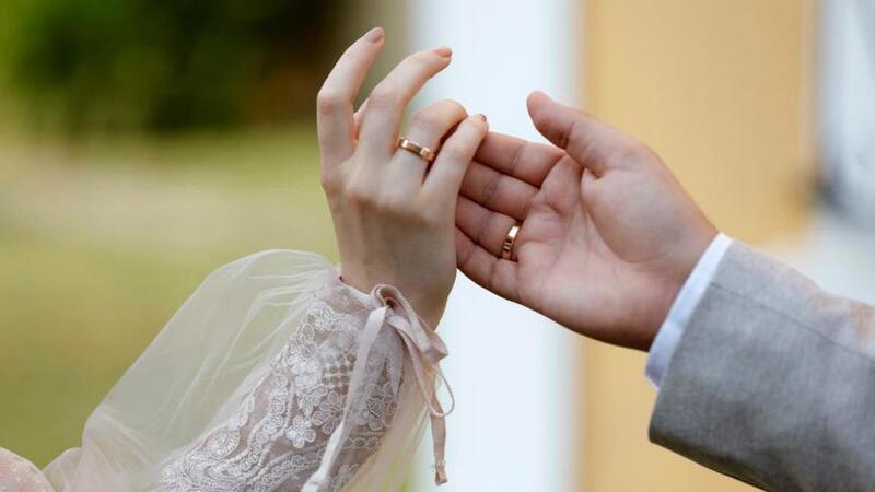 6 فوائد غير متوقعة لزواج العشرينات