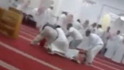 سعودي يطعن مؤذناً وأحد المصلين داخل مسجد حتى الموت في تبوك .. والسبب صادم!