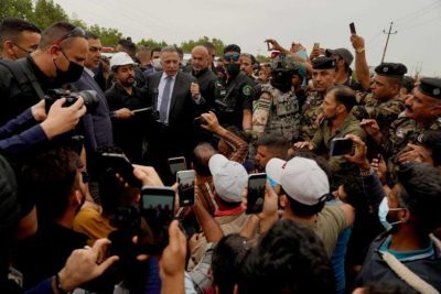 رئيس الوزراء العراقي يلتقي متظاهري البصرة