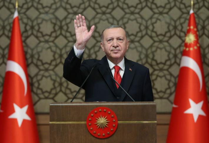 أردوغان يدعو في قمة الثمانية إلى إنشاء بنك إسلامي