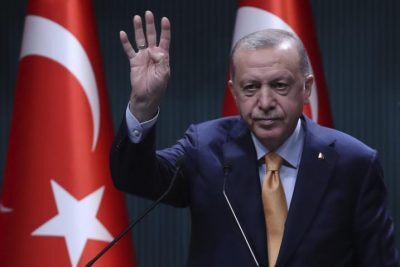 أردوغان يشكر قادة الدول التي تساعد بلاده في مكافحة حرائق الغابات (الأسماء)