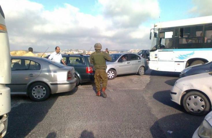 جنود الاحتلال يصادرون سيارات فلسطينية ويستخدمونها لأغراض شخصية