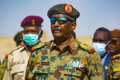 انقلاب السودان.. ميدل إيست آي: هل يسير البرهان على خطى السيسي؟