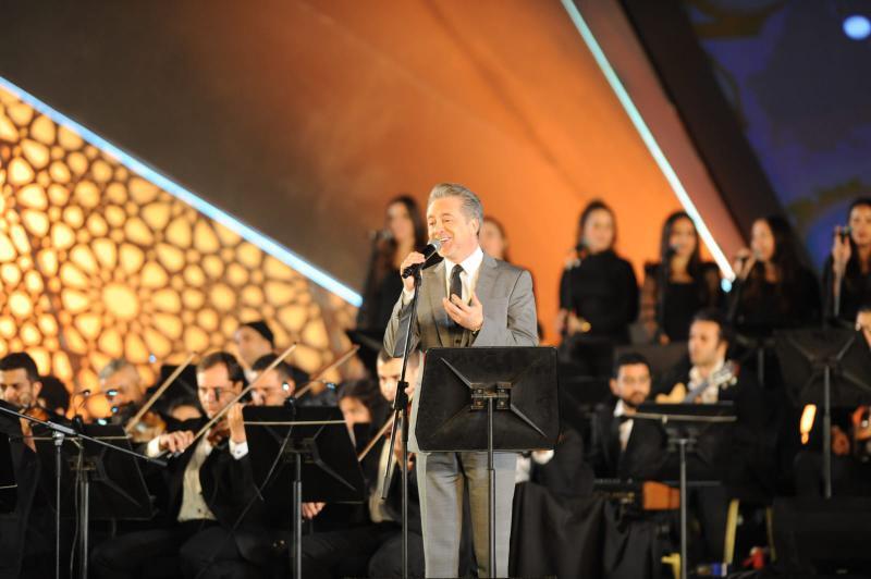 النجم اللبناني مروان خوري يفتتح حفله بمهرجان الموسيقى العربية