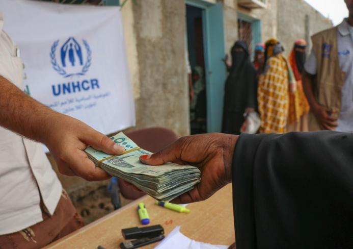 مفوضية أممية: مساعدات مالية لـ 64 ألف أسرة نازحة في اليمن