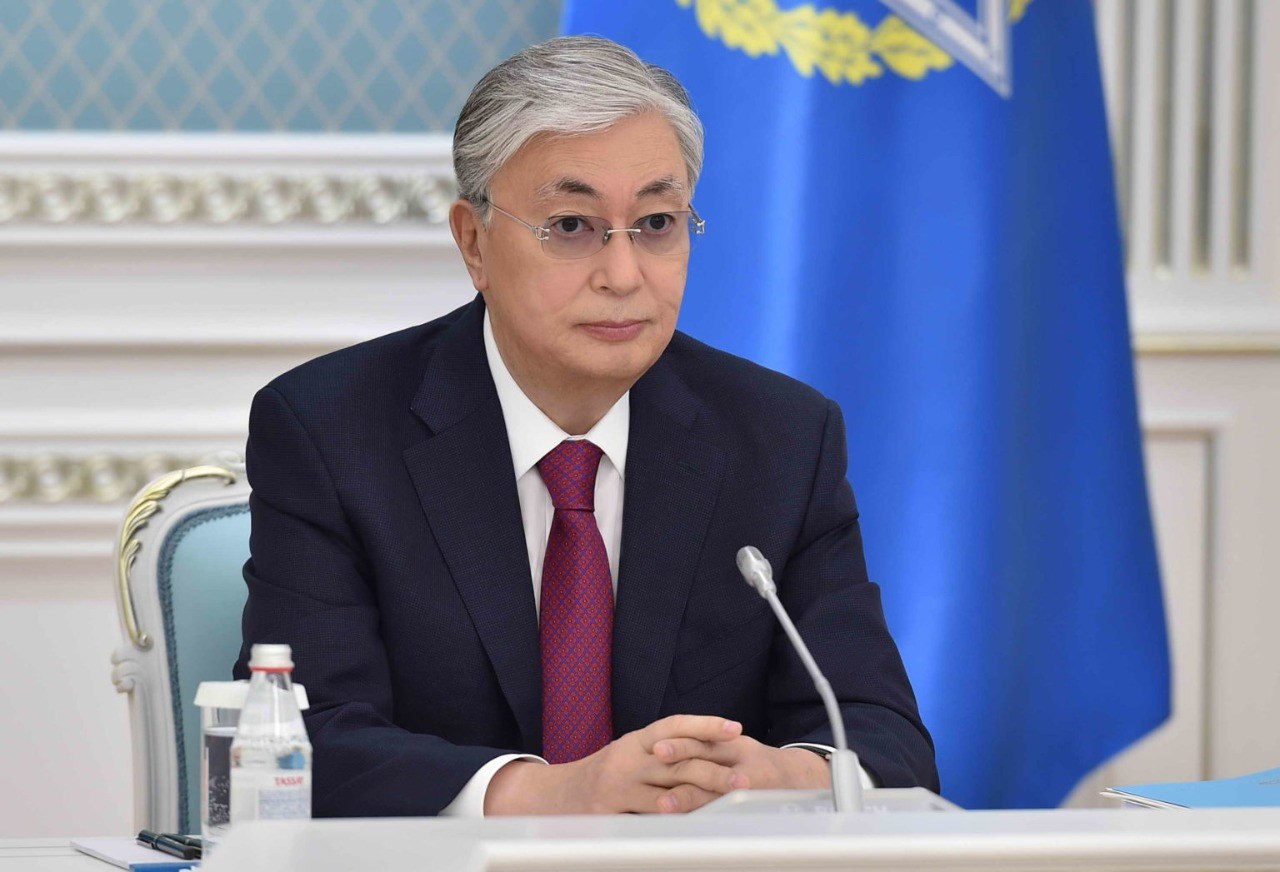 رئيس كازاخستان يقيل وزير دفاعه بسبب الاضطرابات
