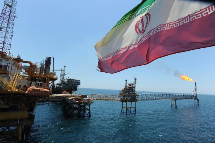 وزير النفط الإيراني أعلن زیادة الصادرات النفطية بنسبة 40%