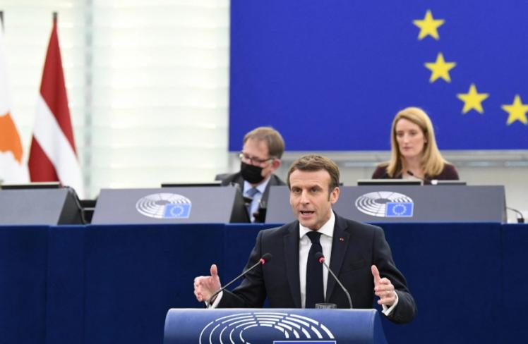 أوروبا ترفض دعوة الرئيس الفرنسي ماكرون لإنشاء استراتيجية تسليح لمواجهة روسيا