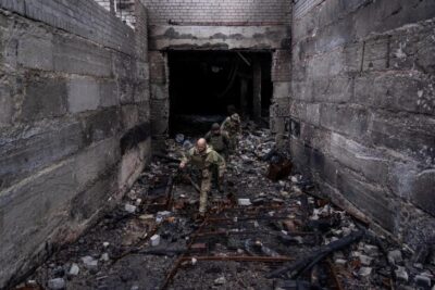 أوكرانيا: روسيا كثفت الهجمات على دونباس لتدمير الدفاعات حول دونيتسك